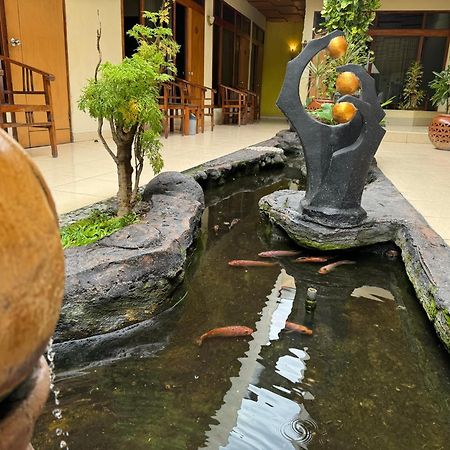 Hotel Priangan 井里汶 外观 照片