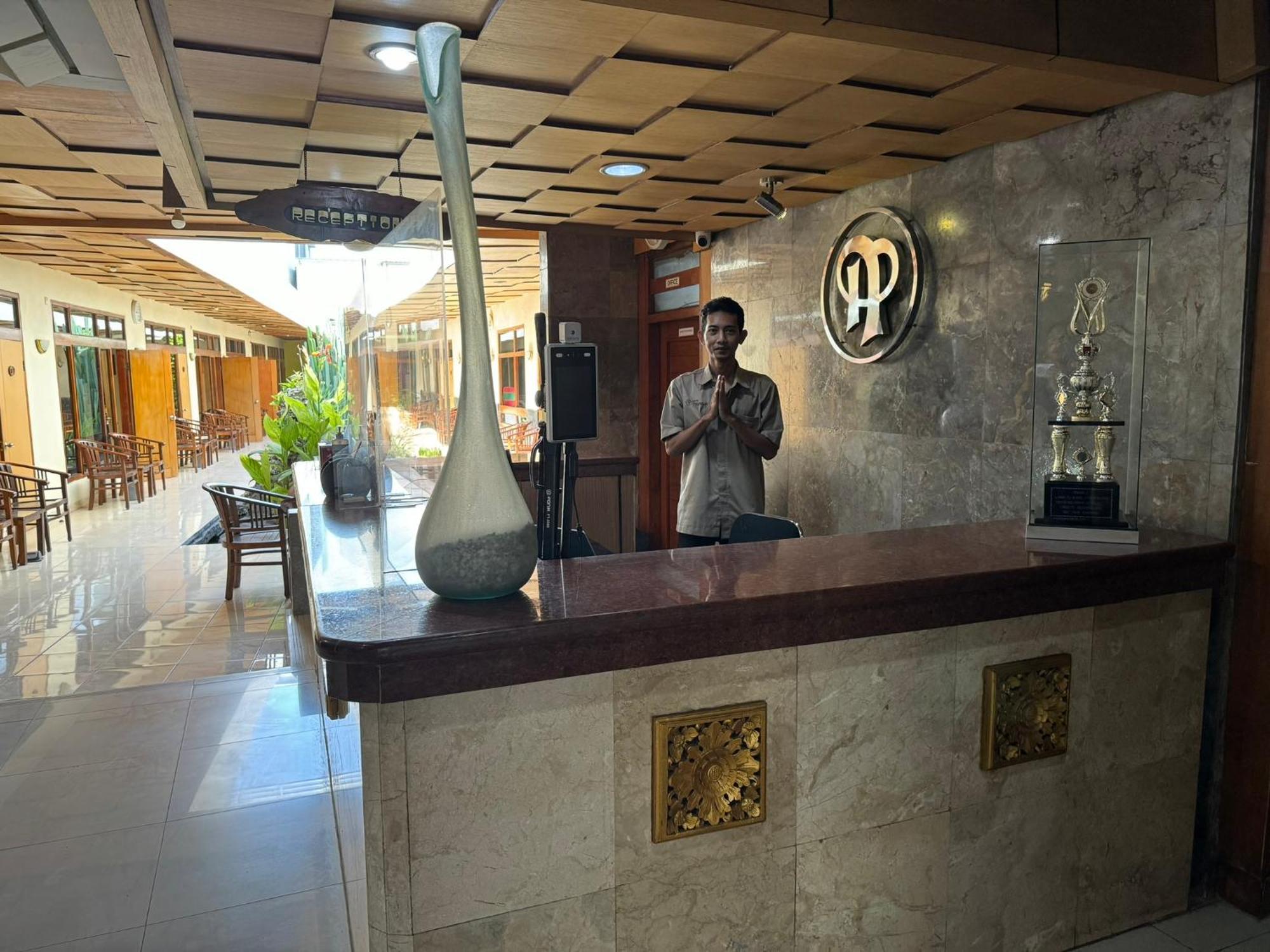 Hotel Priangan 井里汶 外观 照片