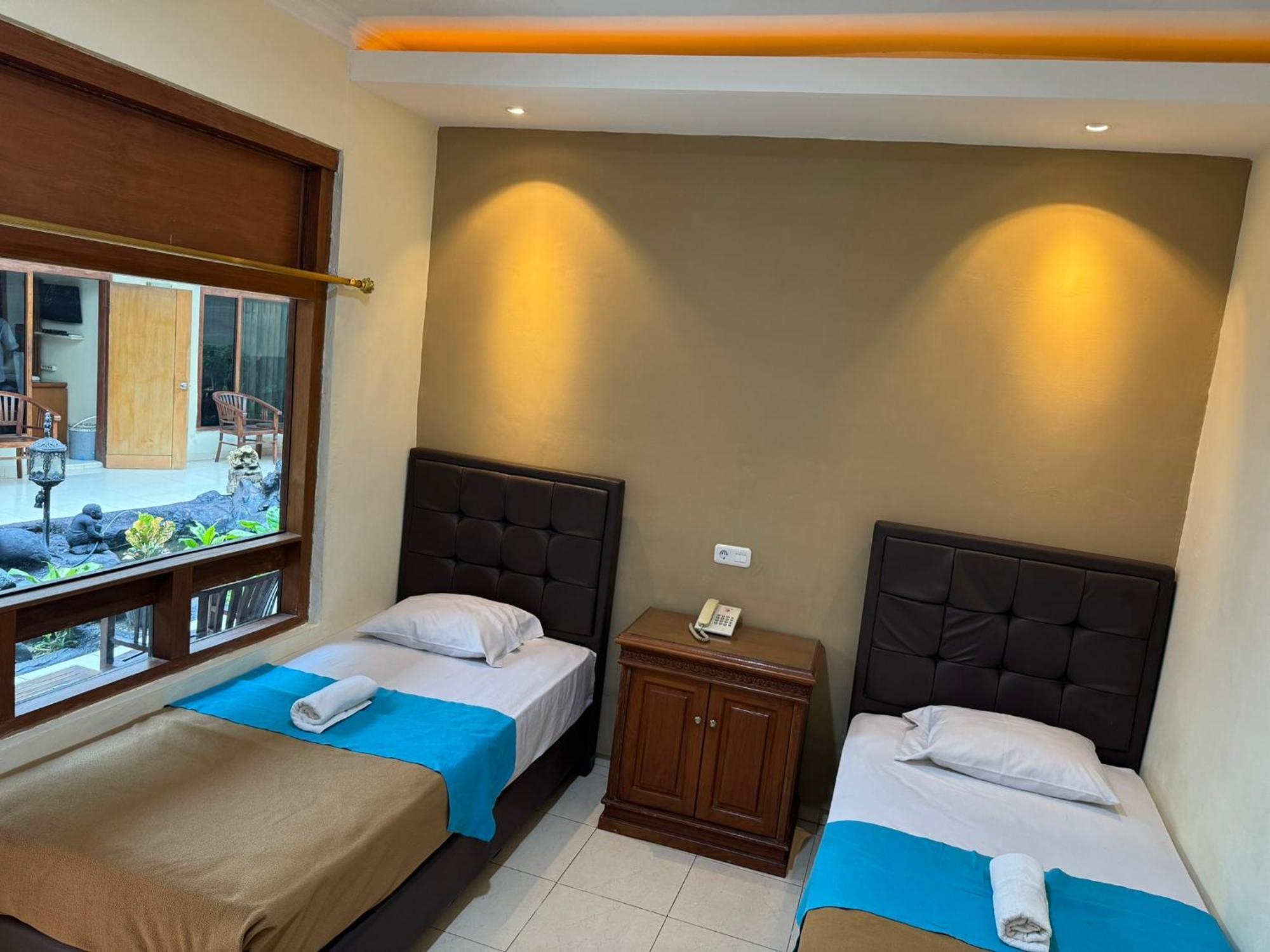 Hotel Priangan 井里汶 外观 照片