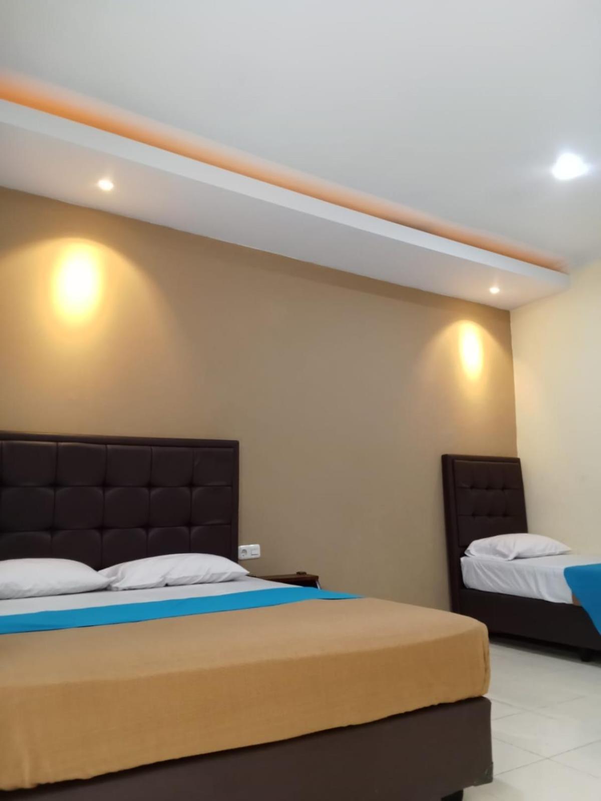 Hotel Priangan 井里汶 外观 照片