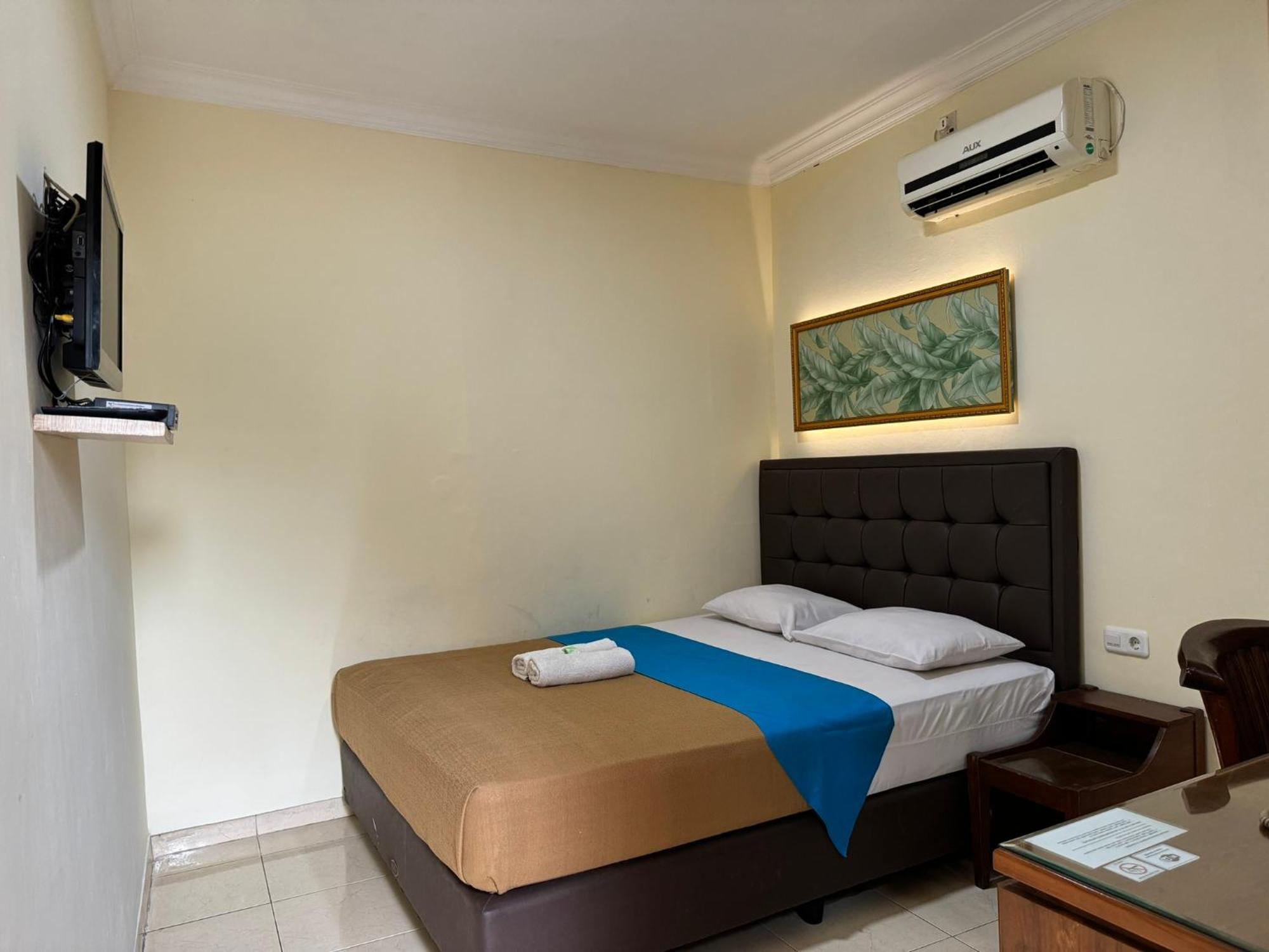 Hotel Priangan 井里汶 外观 照片