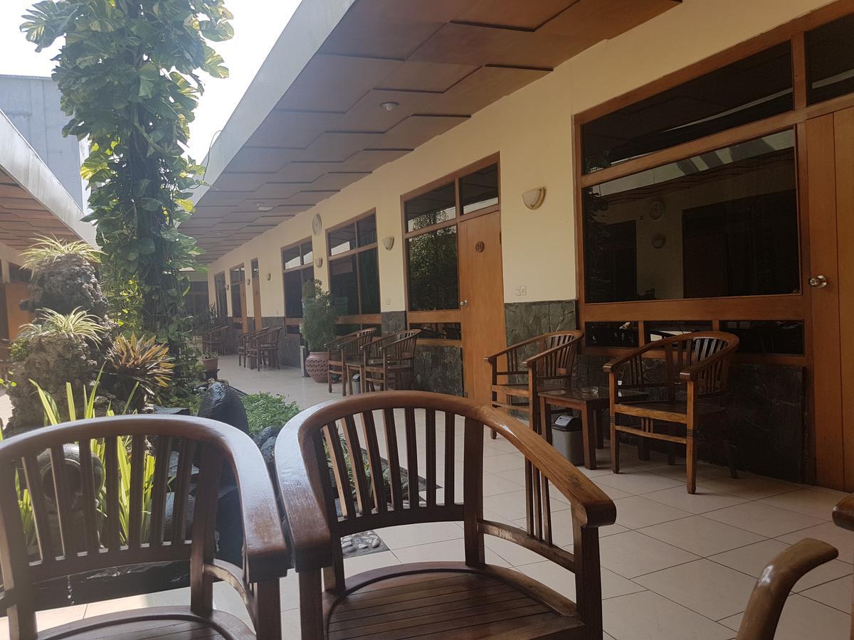 Hotel Priangan 井里汶 外观 照片