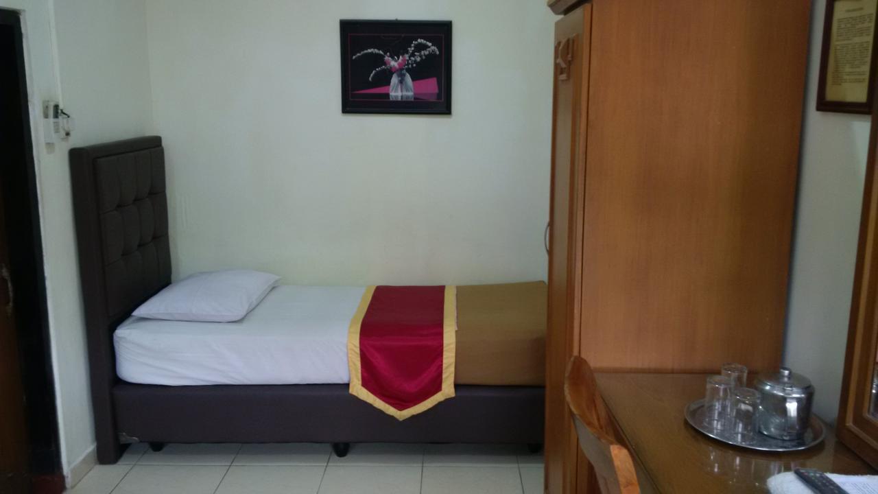Hotel Priangan 井里汶 外观 照片