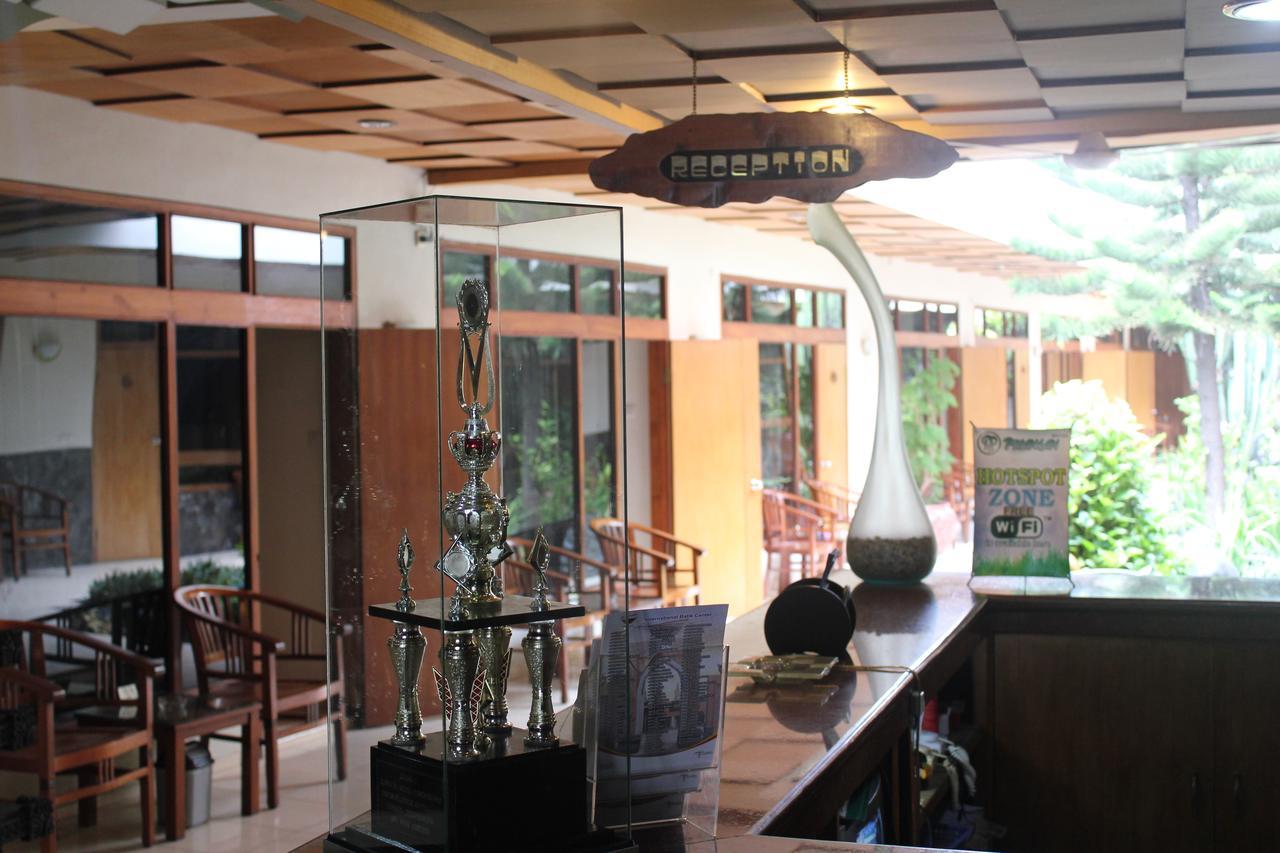 Hotel Priangan 井里汶 外观 照片
