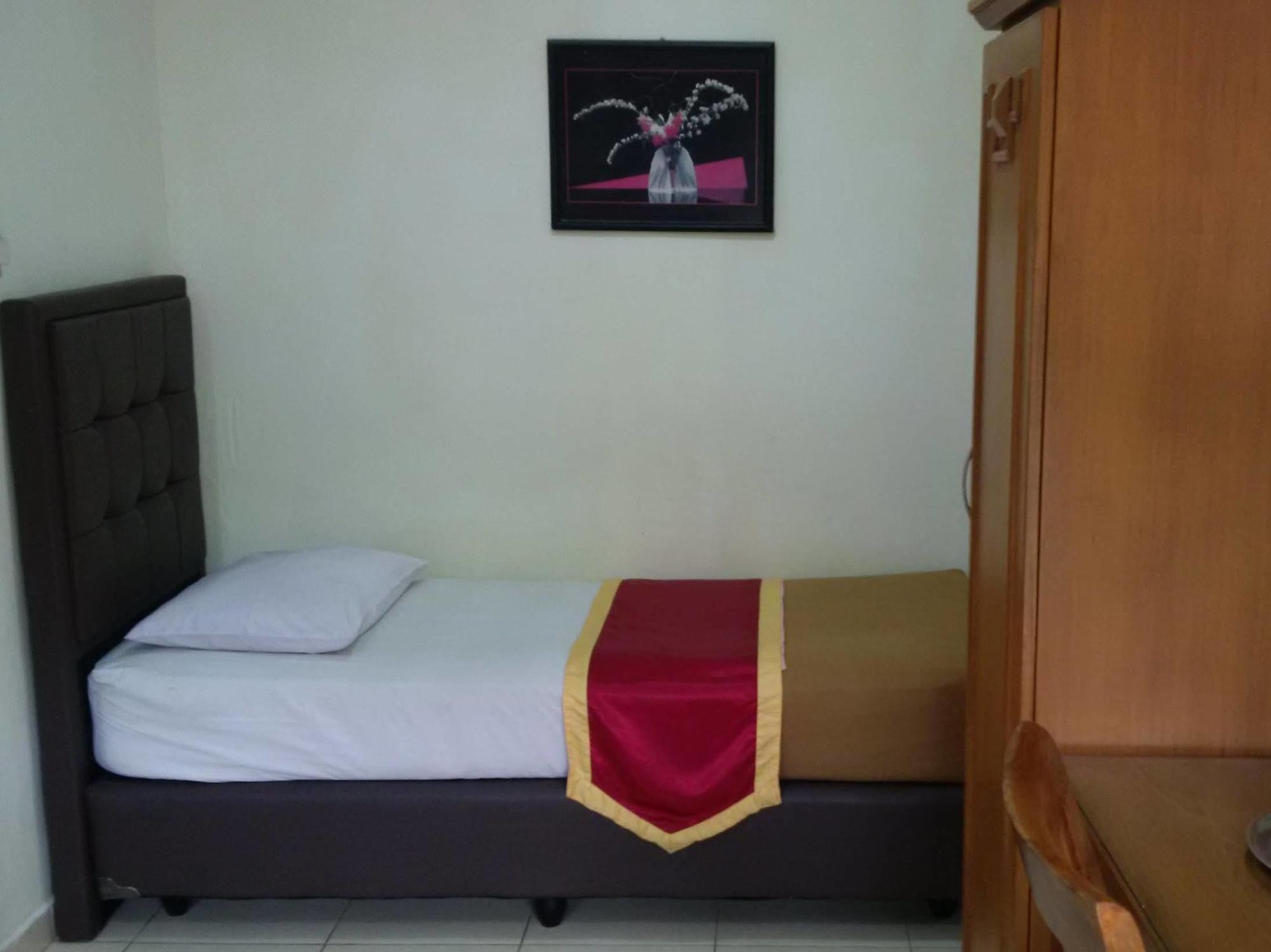 Hotel Priangan 井里汶 外观 照片